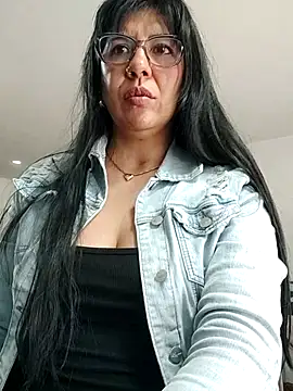 aisha latina online show from 10, 11, 2025