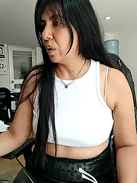 aisha latina online show from 1, 12, 2025