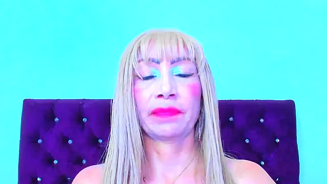 Snapshot of almabeckelt chatting on 1, 10, 2025 almabeckelt online show from 1, 10, 2025