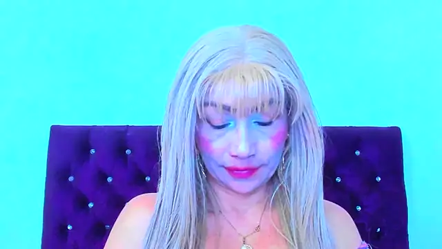 Snapshot of almabeckelt chatting on 13, 10, 2025 almabeckelt online show from 13, 10, 2025