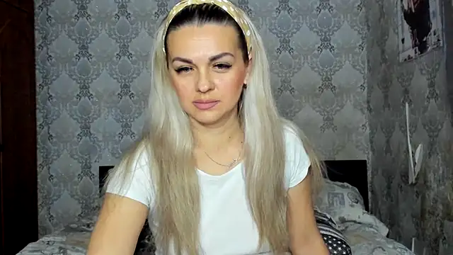 Snapshot of NicoletMoore chatting on 19, 12, 2024 NicoletMoore online show from 19, 12, 2024