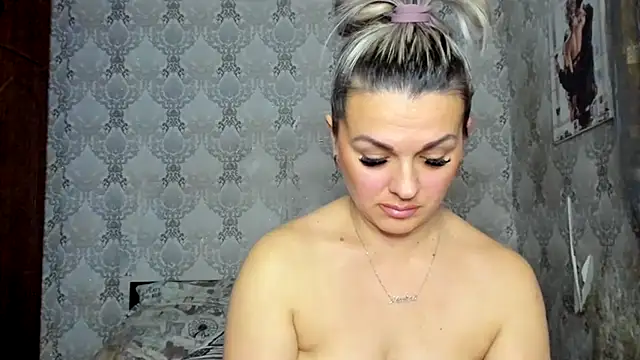 Snapshot of NicoletMoore chatting on 18, 2, 2025 NicoletMoore online show from 18, 2, 2025