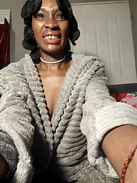 Snapshot of HoneyDropsX chatting on 4, 6, 2026 HoneyDropsX online show from 4, 6, 2026