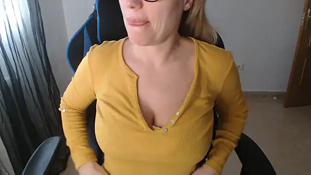 Snapshot of LARACRUZ30 chatting on 27, 2, 2026 LARACRUZ30 online show from 27, 2, 2026