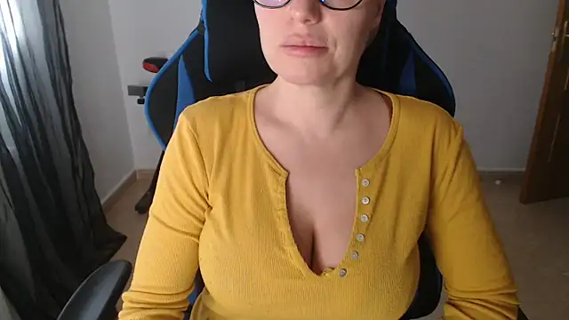 Snapshot of LARACRUZ30 chatting on 3, 3, 2026 LARACRUZ30 online show from 3, 3, 2026