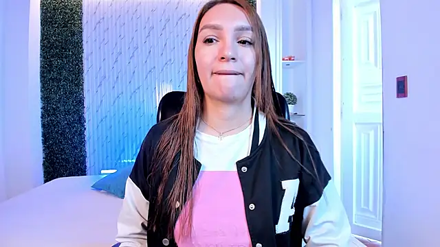 miataylorr1 online show from 10, 3, 2026