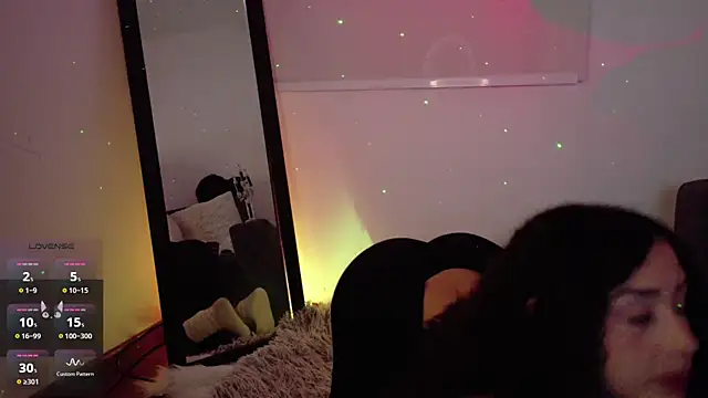 Snapshot of Lia_Tinez chatting on 8, 10, 2025 Lia Tinez online show from 8, 10, 2025