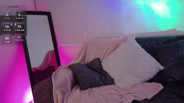 Snapshot of Lia_Tinez chatting on 19, 10, 2025 Lia Tinez online show from 19, 10, 2025