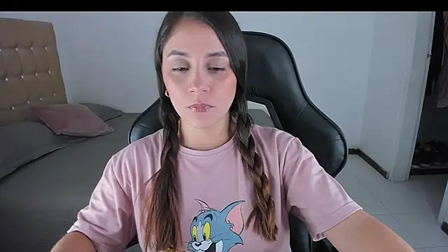 EmmaGrace1999 online show from 6, 12, 2024