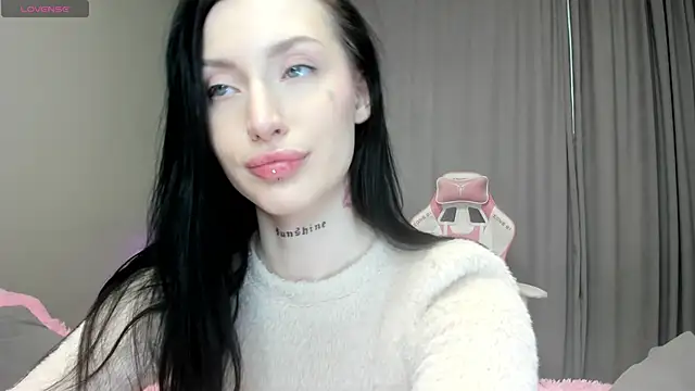 JenniferQueen11 online show from 4, 10, 2025