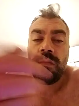 Snapshot of kevgir08 chatting on 7, 7, 2026 kevgir08 online show from 7, 7, 2026