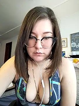 Snapshot of HunnyyLove chatting on 10, 3, 2025 HunnyyLove online show from 10, 3, 2025