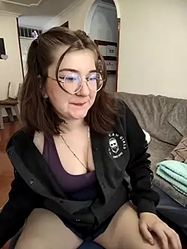Snapshot of HunnyyLove chatting on 6, 10, 2025 HunnyyLove online show from 6, 10, 2025