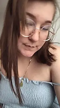 Snapshot of HunnyyLove chatting on 7, 10, 2025 HunnyyLove online show from 7, 10, 2025