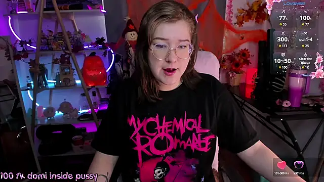 Snapshot of HunnyyLove chatting on 12, 10, 2025 HunnyyLove online show from 12, 10, 2025