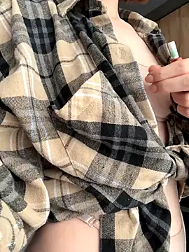 Camilla Railian online show from 28, 9, 2025