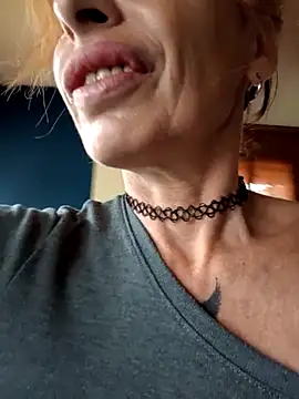 Snapshot of FrozenWaffle chatting on 21, 9, 2025 FrozenWaffle online show from 21, 9, 2025