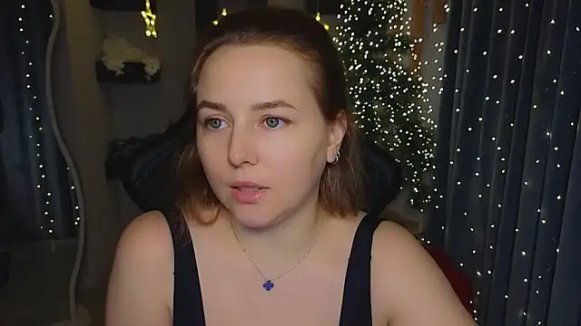 Snapshot of Mira_Mermayd chatting on 15, 12, 2025 Mira Mermayd online show from 15, 12, 2025