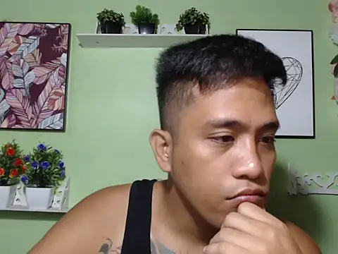 Snapshot of Thyler08 chatting on 10, 9, 2025 Thyler08 online show from 10, 9, 2025