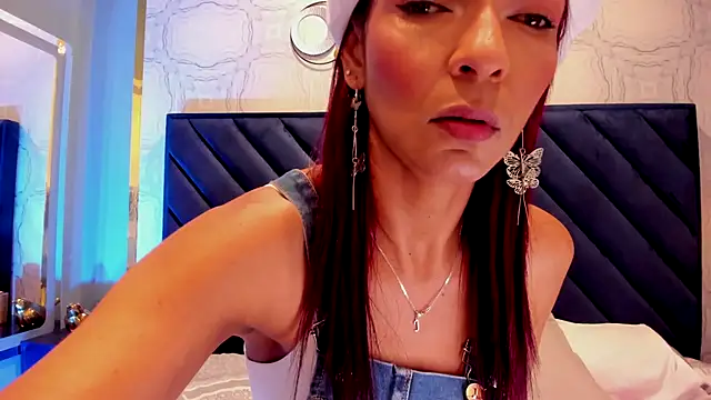 Snapshot of HannaPetit chatting on 1, 11, 2025 HannaPetit online show from 1, 11, 2025