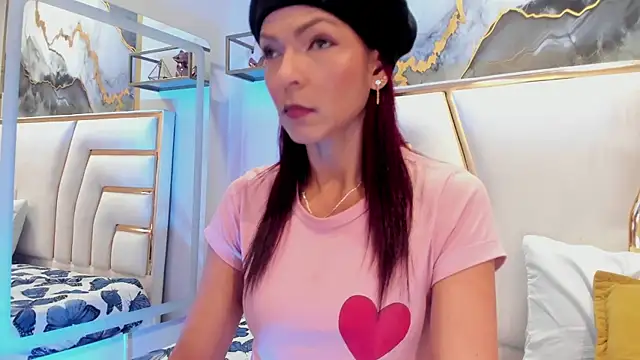 Snapshot of HannaPetit chatting on 4, 11, 2025 HannaPetit online show from 4, 11, 2025