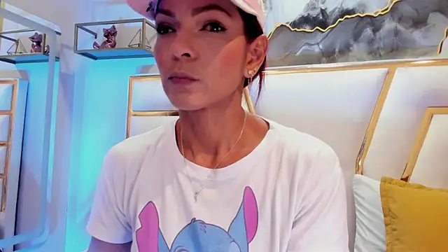 Snapshot of HannaPetit chatting on 5, 11, 2025 HannaPetit online show from 5, 11, 2025