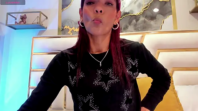 Snapshot of HannaPetit chatting on 8, 11, 2025 HannaPetit online show from 8, 11, 2025