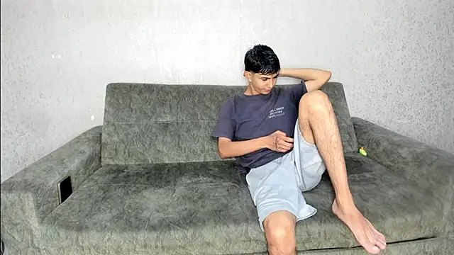 Snapshot of pelusos_mens chatting on 27, 4, 2026 pelusos mens online show from 27, 4, 2026