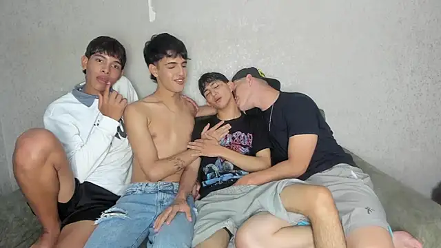 Snapshot of pelusos_mens chatting on 20, 5, 2026 pelusos mens online show from 20, 5, 2026