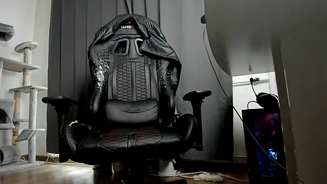 liamaesthetic online show from 9, 11, 2025