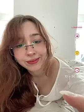 tsuki chan on online show from 30, 6, 2026