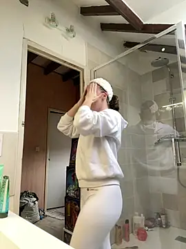 Snapshot of Daisy_Michto_Officiel chatting on 7, 2, 2025 Daisy Michto Officiel online show from 7, 2, 2025