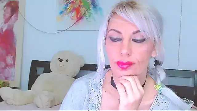 HoneyLara online show from 7, 2, 2026