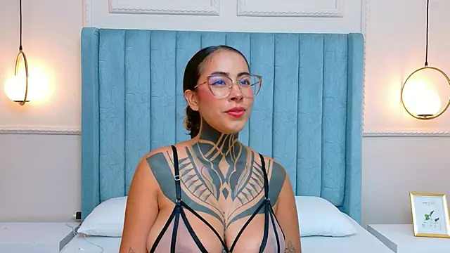 NicoleBlum online show from 4, 6, 2026