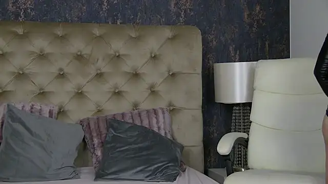 Snapshot of AriaRussell chatting on 6, 4, 2026 AriaRussell online show from 6, 4, 2026