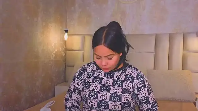 EmilyQueen3x online show from 7, 4, 2026