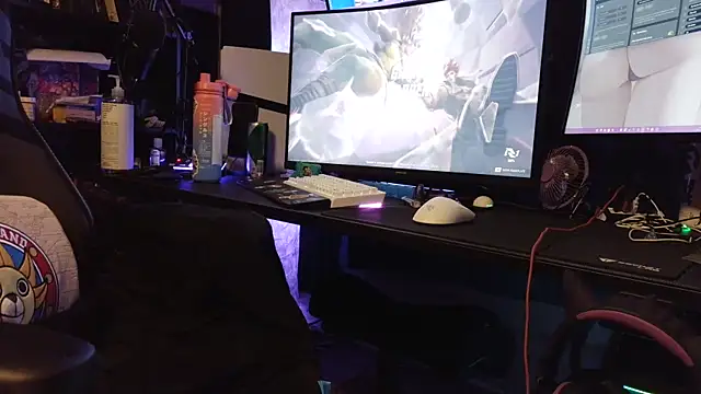 Snapshot of risque_crochet chatting on 30, 11, 2025 risque crochet online show from 30, 11, 2025