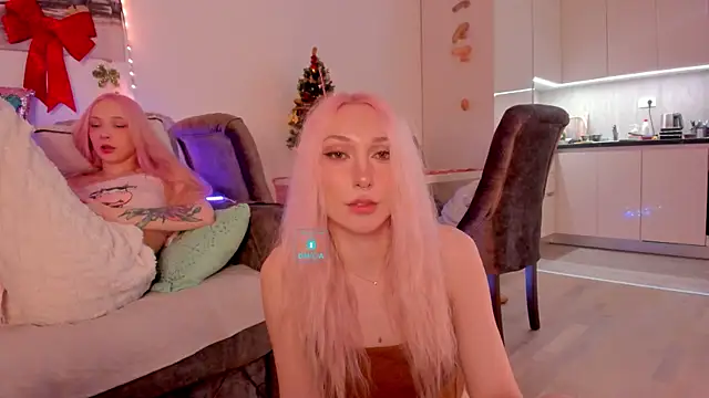 Snapshot of AlexRoseLiRed chatting on 4, 1, 2025 AlexRoseLiRed online show from 4, 1, 2025