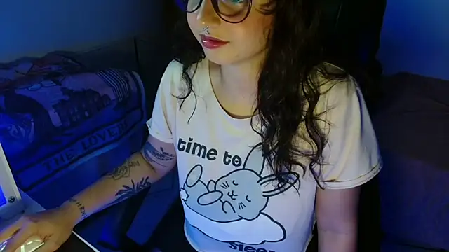 Snapshot of myamillor chatting on 7, 1, 2025 myamillor online show from 7, 1, 2025