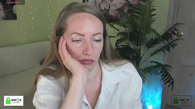 Queenymel online show from 15, 4, 2026