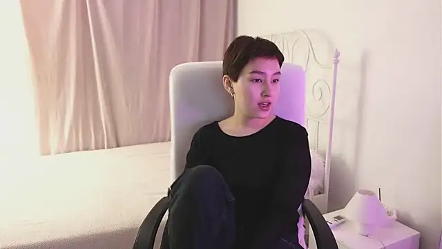 Snapshot of So_audrey chatting on 4, 12, 2025 So audrey online show from 4, 12, 2025