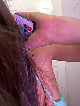 Snapshot of loolla_23 chatting on 1, 3, 2025 loolla 23 online show from 1, 3, 2025