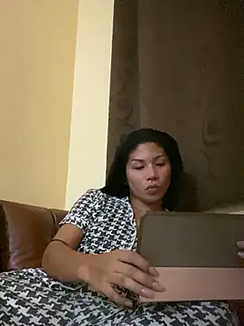Snapshot of MaxxineMorenaTs chatting on 3, 5, 2026 MaxxineMorenaTs online show from 3, 5, 2026