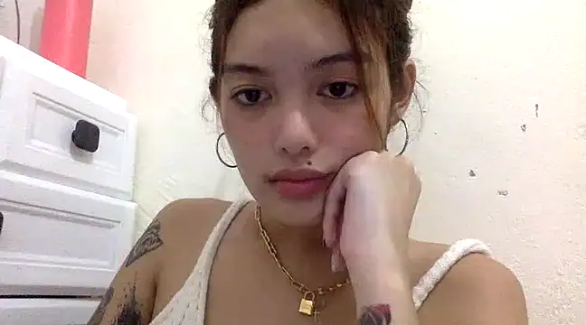 AlexandraMooree online show from 23, 2, 2025