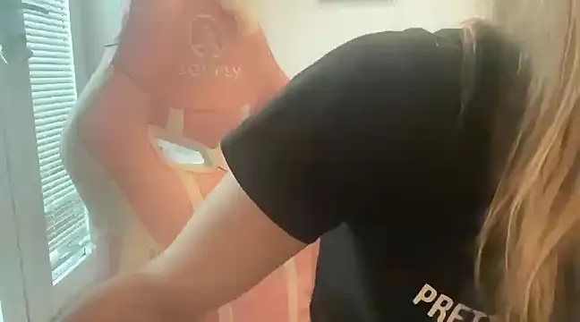 Lillymariee online show from 25, 2, 2025