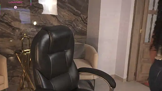 Snapshot of RoseFerrera chatting on 27, 10, 2025 RoseFerrera online show from 27, 10, 2025