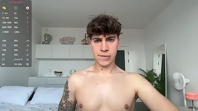 Snapshot of Evan__White_ chatting on 21, 5, 2026 Evan White online show from 21, 5, 2026