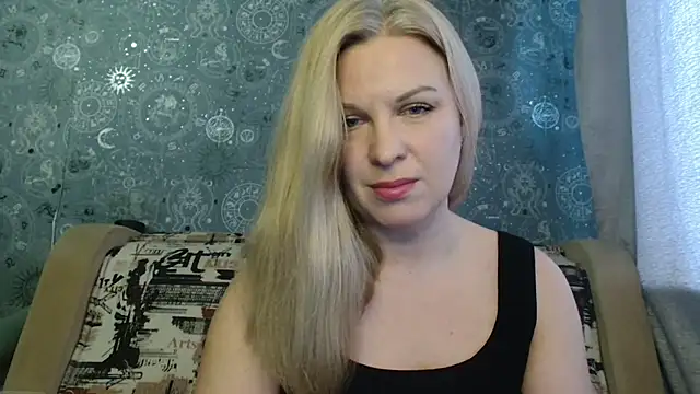 Snapshot of BlondeFox chatting on 2, 11, 2025 BlondeFox online show from 2, 11, 2025
