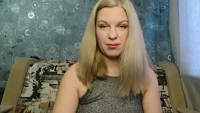Snapshot of BlondeFox chatting on 5, 11, 2025 BlondeFox online show from 5, 11, 2025