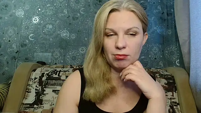 Snapshot of BlondeFox chatting on 19, 11, 2025 BlondeFox online show from 19, 11, 2025